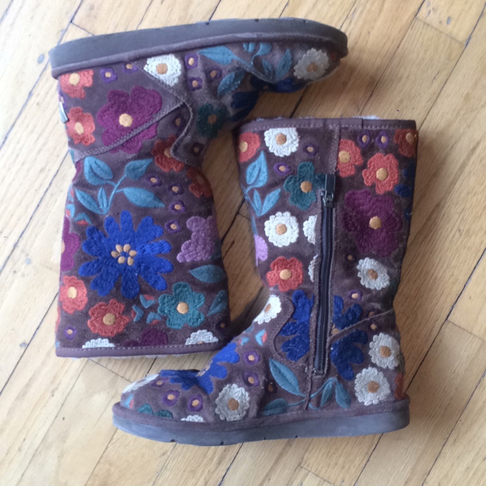 Special Edition Spring Ugg boots size 7